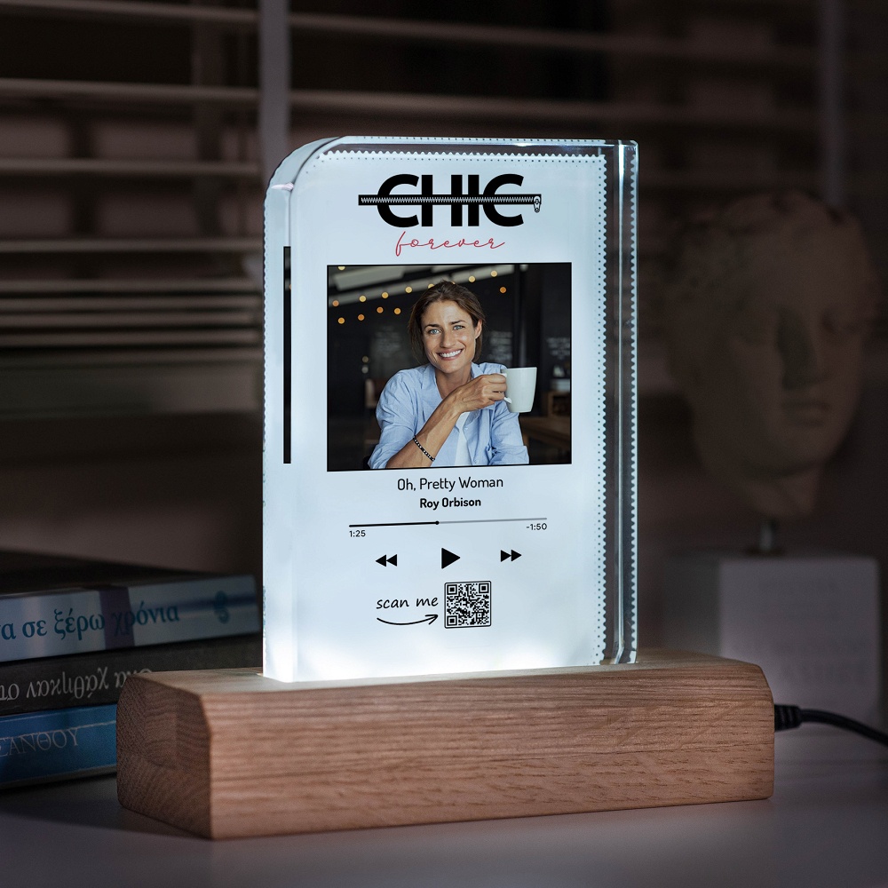 Chic Forever - Κρύσταλλο με Ξύλινη LED Βάση