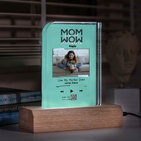 Mom is Wow - Κρύσταλλο με Ξύλινη LED Βάση