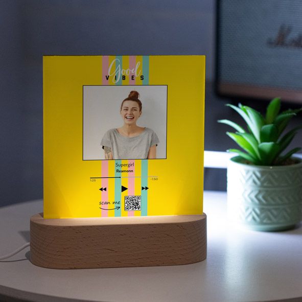 Good Vibes - PlexiFrame με Ξύλινη LED Βάση