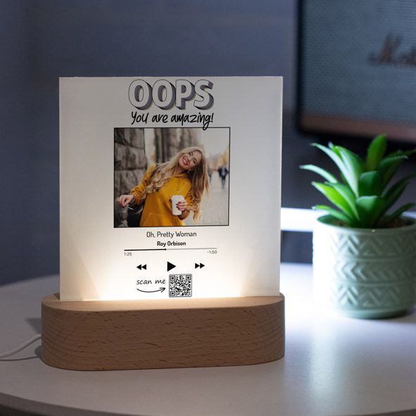 Oops Amazing - PlexiFrame με Ξύλινη LED Βάση