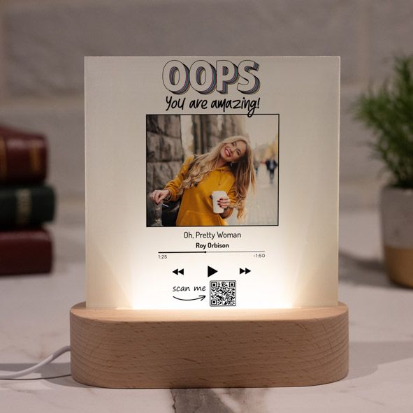 Oops Amazing - PlexiFrame με Ξύλινη LED Βάση