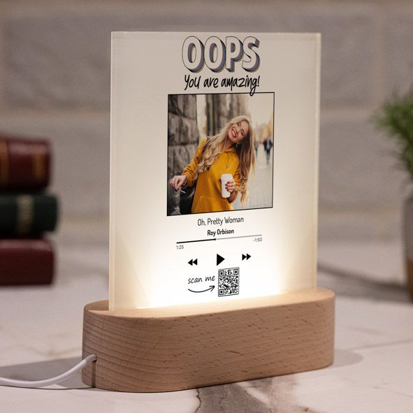 Oops Amazing - PlexiFrame με Ξύλινη LED Βάση